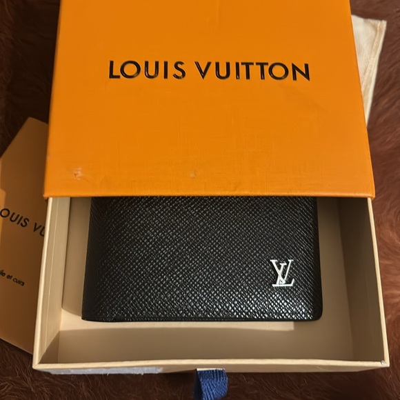 Louis Vuitton Multiple Wallet in Black - Picture 10 of 10
